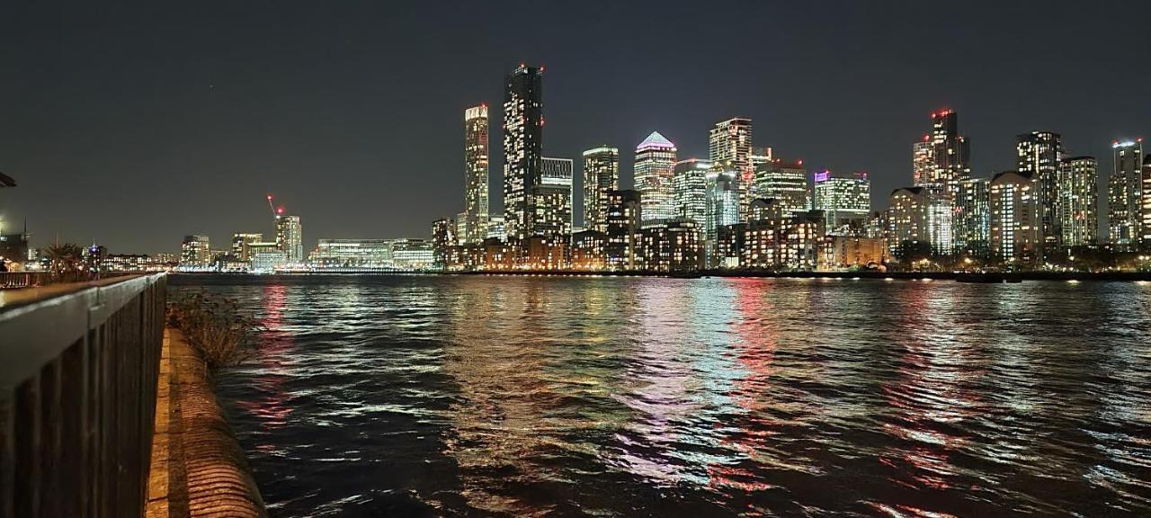 Stunning Massive Bedroom +Direct Thames River View London Ngoại thất bức ảnh