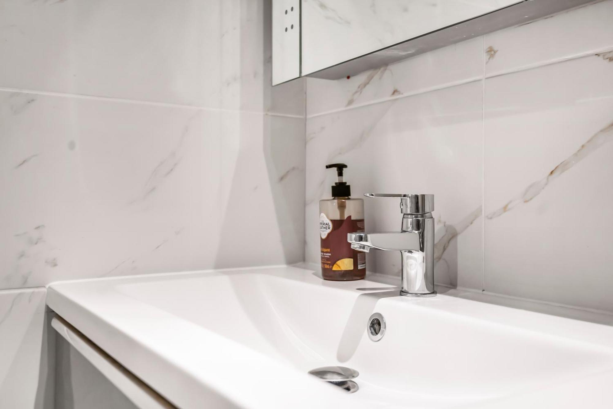 Stunning Massive Bedroom +Direct Thames River View London Ngoại thất bức ảnh